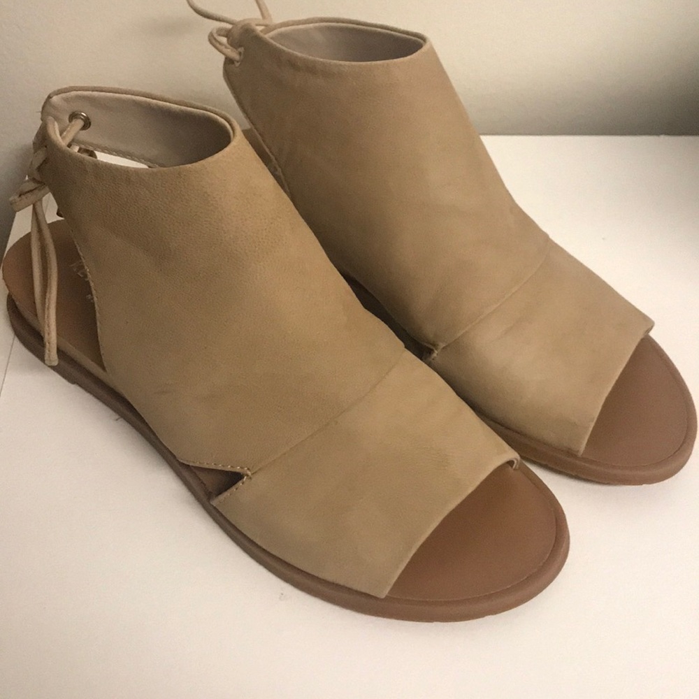 Open toed sandals
